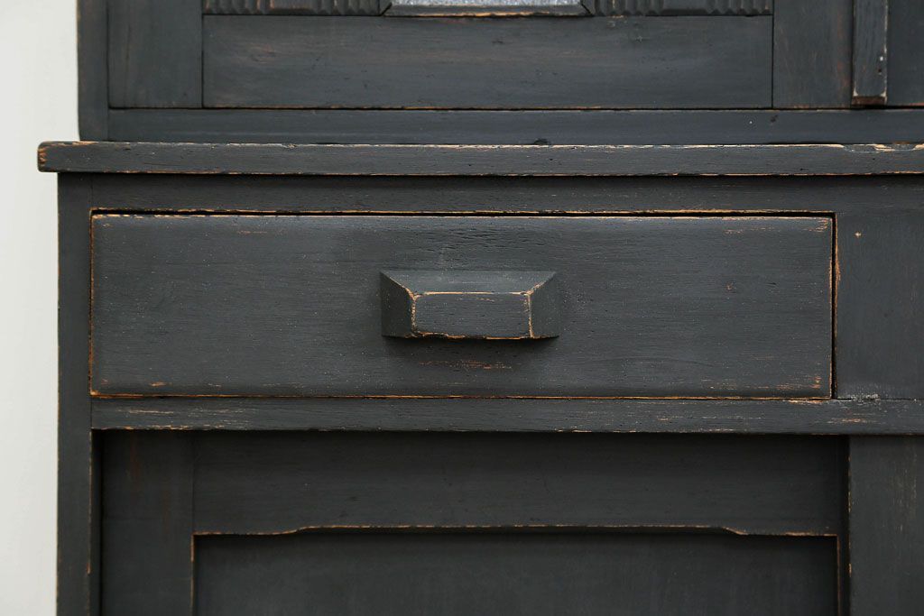 アンティーク家具　アンティークペイント　ダイヤガラス入り食器棚(キャビネット、ブックケース、収納棚)