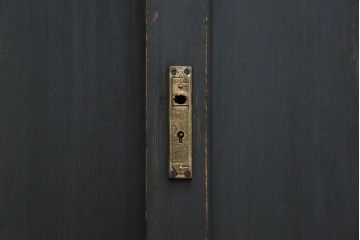 アンティーク家具　アンティークペイント　ダイヤガラス入り食器棚(キャビネット、ブックケース、収納棚)