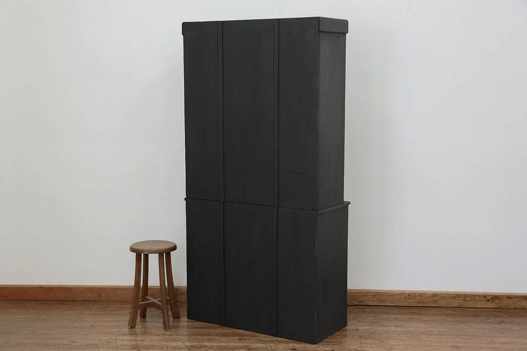 アンティーク家具　アンティークペイント　ダイヤガラス入り食器棚(キャビネット、ブックケース、収納棚)