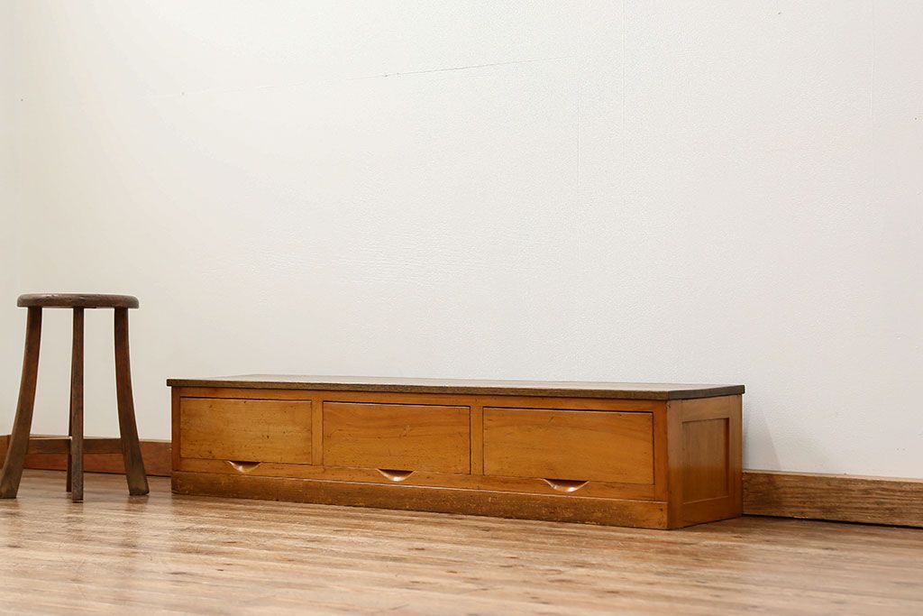 レトロ家具　昭和レトロ シンプルな三杯引き出しローボード　(ローチェスト)