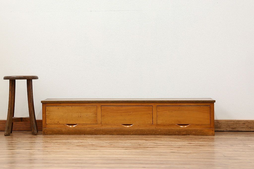 レトロ家具　昭和レトロ シンプルな三杯引き出しローボード　(ローチェスト)