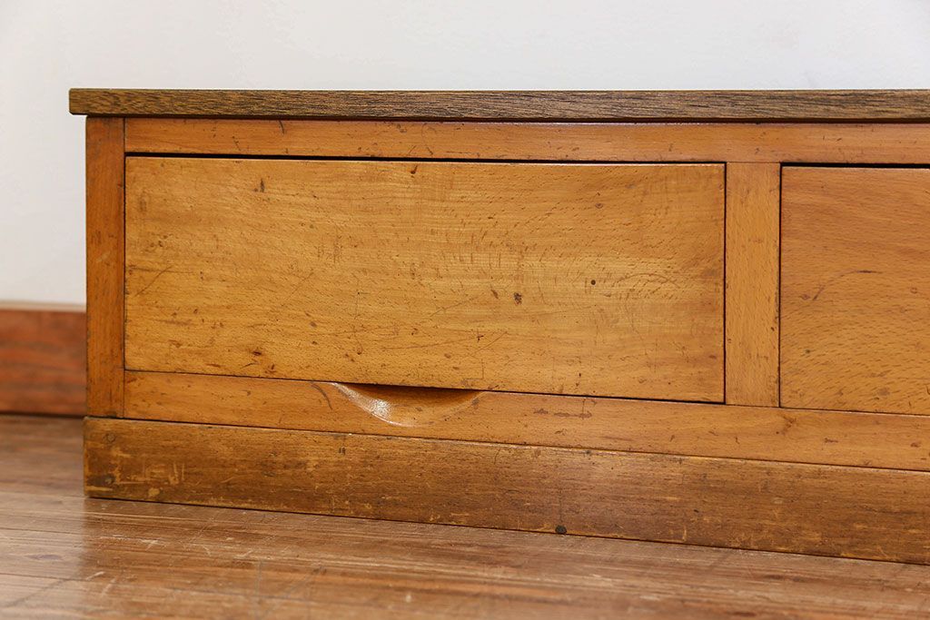 レトロ家具　昭和レトロ シンプルな三杯引き出しローボード　(ローチェスト)