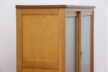 レトロ家具　昭和レトロ 古いダイヤガラスの脚付き収納棚　(キャビネット、食器棚)