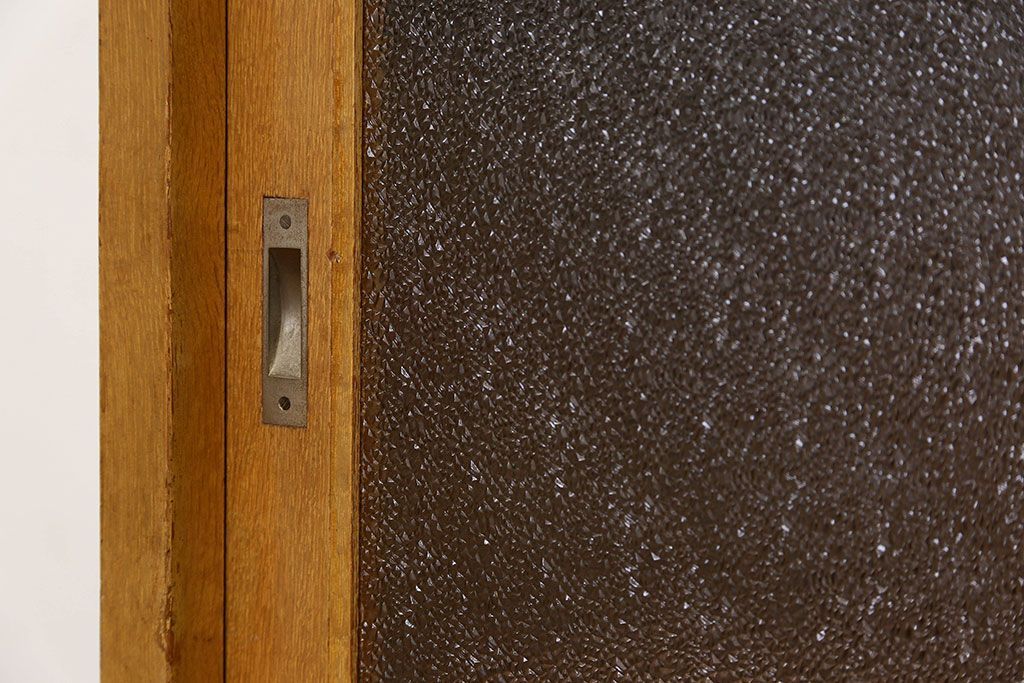 レトロ家具　昭和レトロ 古いダイヤガラスの脚付き収納棚　(キャビネット、食器棚)