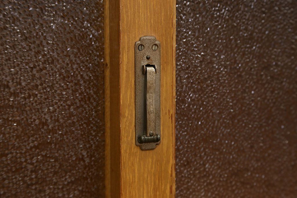 レトロ家具　昭和レトロ 古いダイヤガラスの脚付き収納棚　(キャビネット、食器棚)