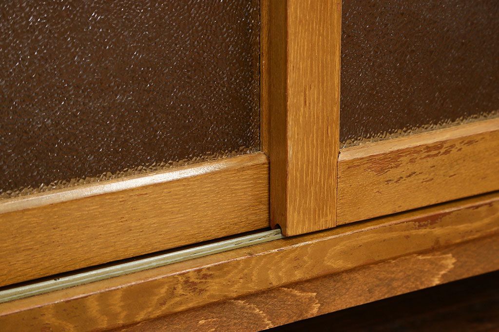 レトロ家具　昭和レトロ 古いダイヤガラスの脚付き収納棚　(キャビネット、食器棚)