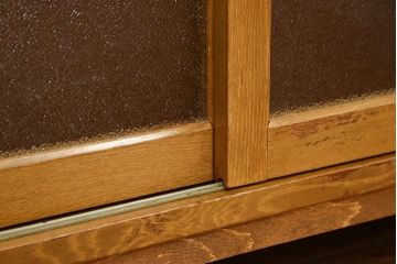 レトロ家具　昭和レトロ 古いダイヤガラスの脚付き収納棚　(キャビネット、食器棚)