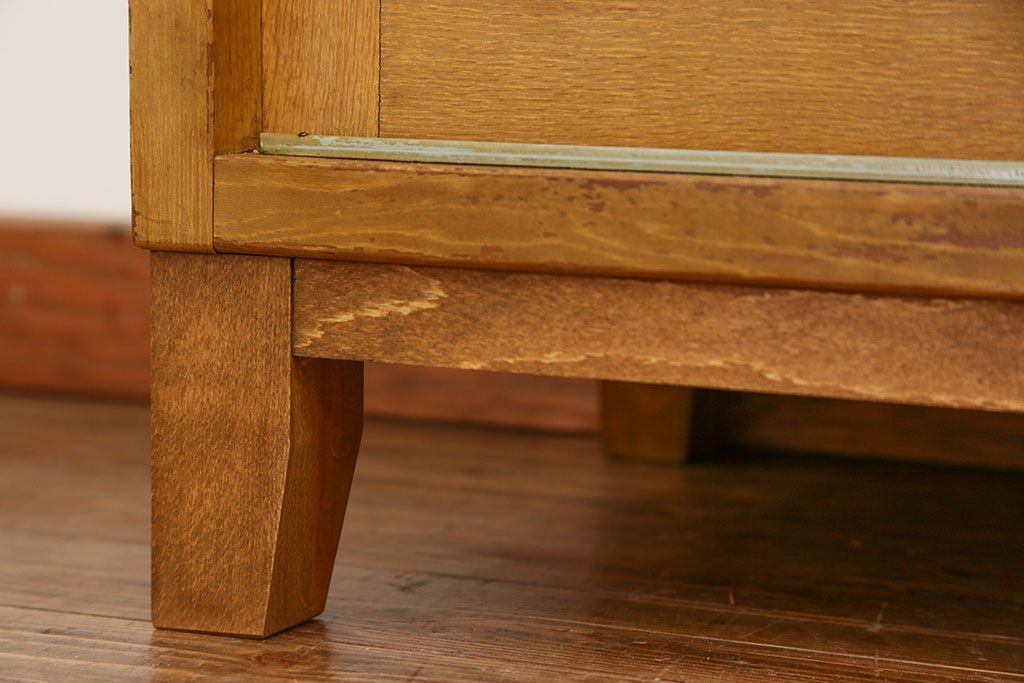 レトロ家具　昭和レトロ 古いダイヤガラスの脚付き収納棚　(キャビネット、食器棚)