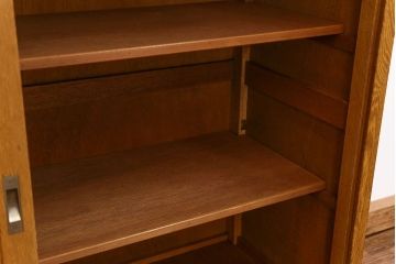 レトロ家具　昭和レトロ 古いダイヤガラスの脚付き収納棚　(キャビネット、食器棚)