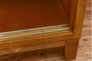 レトロ家具　昭和レトロ 古いダイヤガラスの脚付き収納棚　(キャビネット、食器棚)