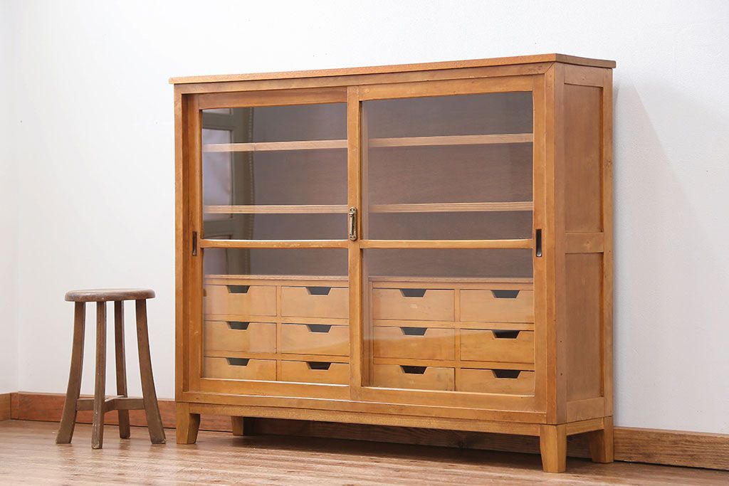 アンティーク家具　アンティーク 引き出し付き薄型脚付き収納棚(1)(キャビネット)