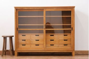 アンティーク家具　アンティーク 引き出し付き薄型脚付き収納棚(1)(キャビネット)