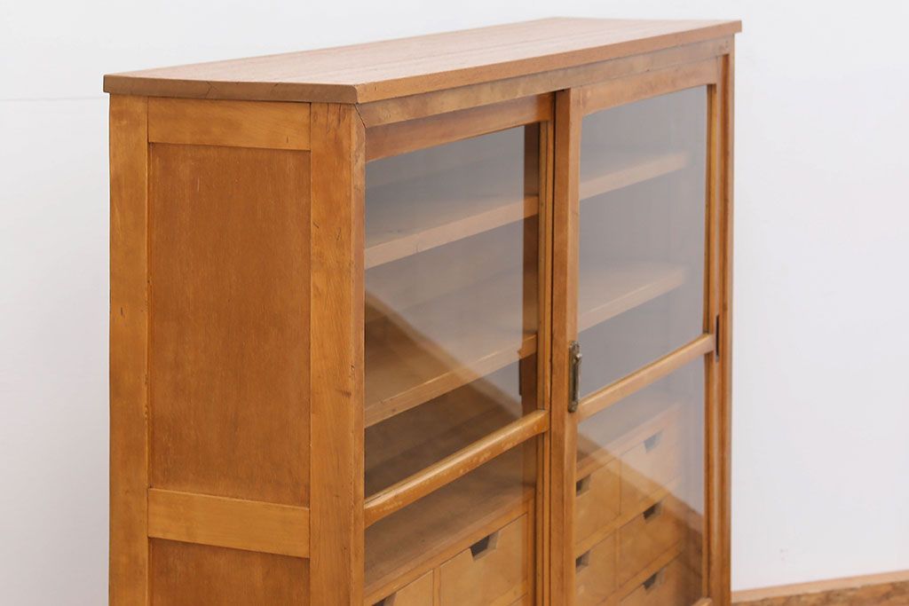 アンティーク家具　アンティーク 引き出し付き薄型脚付き収納棚(1)(キャビネット)