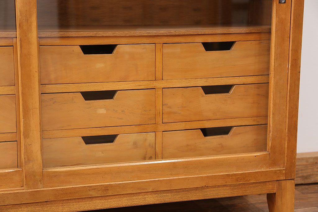 アンティーク家具　アンティーク 引き出し付き薄型脚付き収納棚(1)(キャビネット)