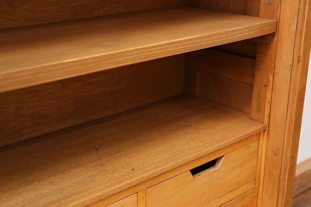 アンティーク家具　アンティーク 引き出し付き薄型脚付き収納棚(1)(キャビネット)