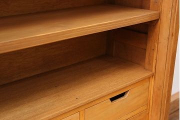 アンティーク家具　アンティーク 引き出し付き薄型脚付き収納棚(1)(キャビネット)