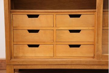 アンティーク家具　アンティーク 引き出し付き薄型脚付き収納棚(1)(キャビネット)