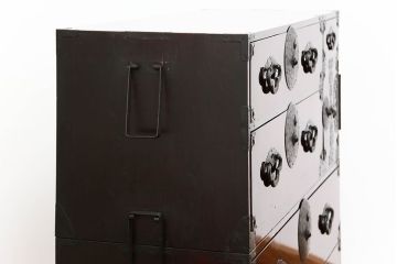 アンティーク家具　古民具・骨董 前面欅材の漆のキレイな味わい深い　米沢箪笥(時代箪笥)