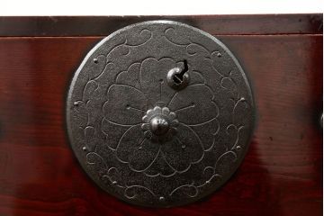 アンティーク家具　古民具・骨董 前面欅材の漆のキレイな味わい深い　米沢箪笥(時代箪笥)