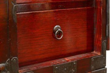 アンティーク家具　古民具・骨董 前面欅材の漆のキレイな味わい深い　米沢箪笥(時代箪笥)