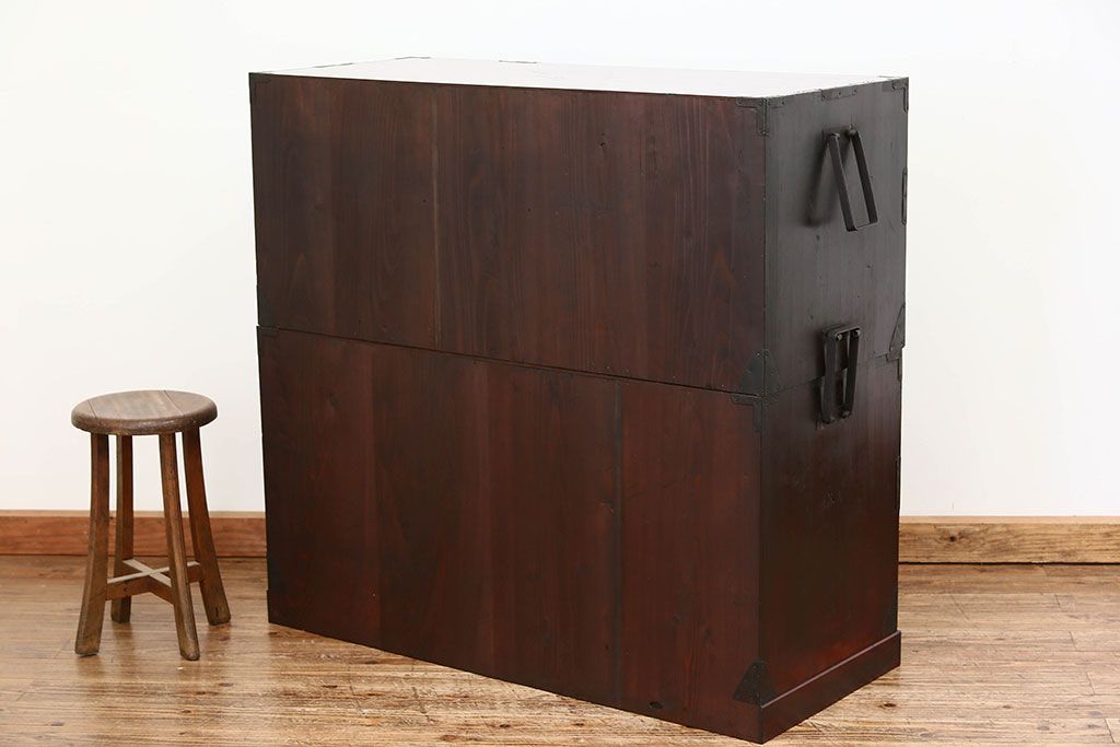 アンティーク家具　古民具・骨董 前面欅材の漆のキレイな味わい深い　米沢箪笥(時代箪笥)