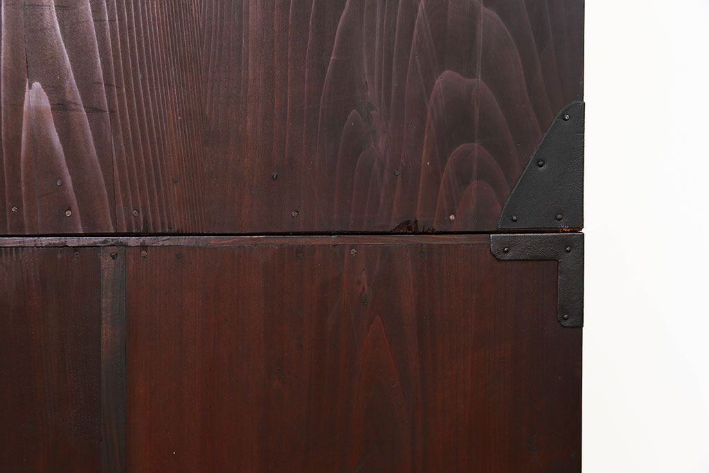 アンティーク家具　古民具・骨董 前面欅材の漆のキレイな味わい深い　米沢箪笥(時代箪笥)