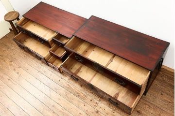 アンティーク家具　古民具・骨董 前面欅材の漆のキレイな味わい深い　米沢箪笥(時代箪笥)