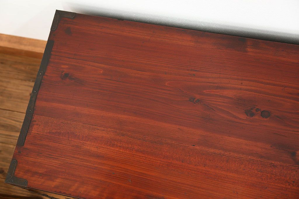 アンティーク家具　古民具・骨董 前面欅材の漆のキレイな味わい深い　米沢箪笥(時代箪笥)