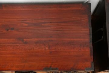 アンティーク家具　古民具・骨董 前面欅材の漆のキレイな味わい深い　米沢箪笥(時代箪笥)
