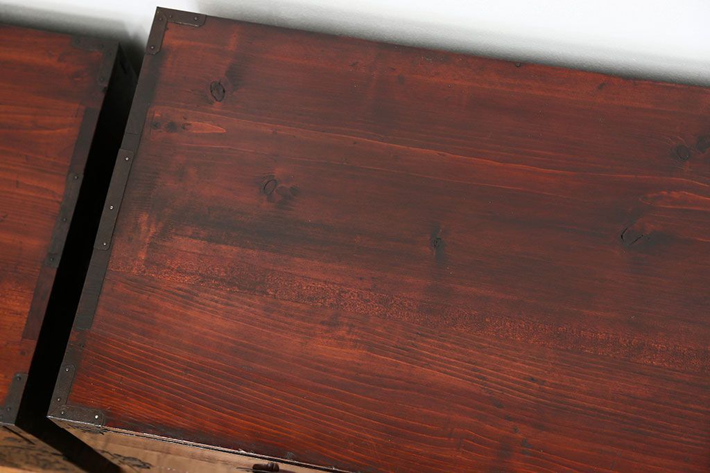 アンティーク家具　古民具・骨董 前面欅材の漆のキレイな味わい深い　米沢箪笥(時代箪笥)