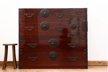 アンティーク家具　古民具・骨董 極上品、状態抜群の美しい前面欅材　米沢箪笥　(時代箪笥)