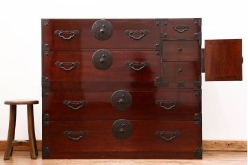 アンティーク家具　古民具・骨董 極上品、状態抜群の美しい前面欅材　米沢箪笥　(時代箪笥)