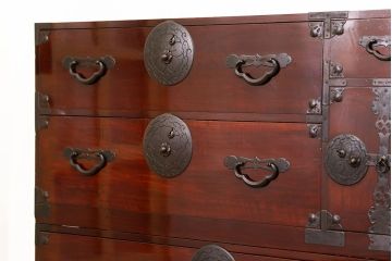 アンティーク家具　古民具・骨董 極上品、状態抜群の美しい前面欅材　米沢箪笥　(時代箪笥)