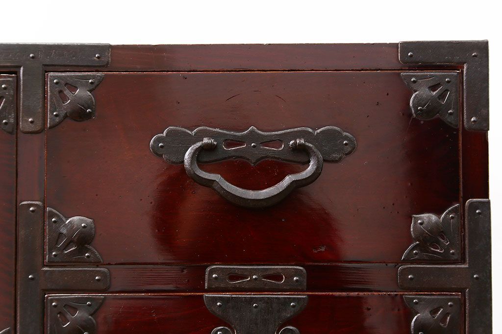 アンティーク家具　古民具・骨董 極上品、状態抜群の美しい前面欅材　米沢箪笥　(時代箪笥)