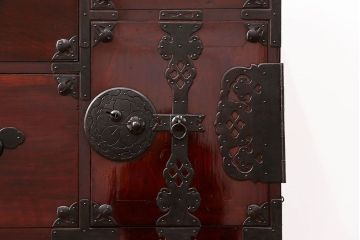 アンティーク家具　古民具・骨董 極上品、状態抜群の美しい前面欅材　米沢箪笥　(時代箪笥)