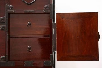 アンティーク家具　古民具・骨董 極上品、状態抜群の美しい前面欅材　米沢箪笥　(時代箪笥)