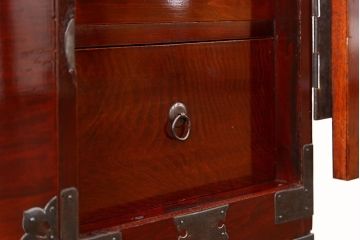 アンティーク家具　古民具・骨董 極上品、状態抜群の美しい前面欅材　米沢箪笥　(時代箪笥)