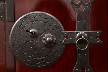 アンティーク家具　古民具・骨董 極上品、状態抜群の美しい前面欅材　米沢箪笥　(時代箪笥)