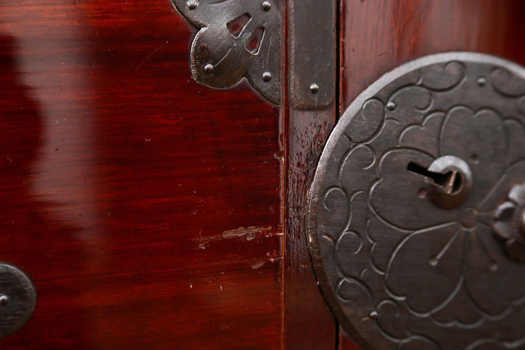 アンティーク家具　古民具・骨董 極上品、状態抜群の美しい前面欅材　米沢箪笥　(時代箪笥)