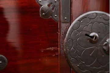 アンティーク家具　古民具・骨董 極上品、状態抜群の美しい前面欅材　米沢箪笥　(時代箪笥)