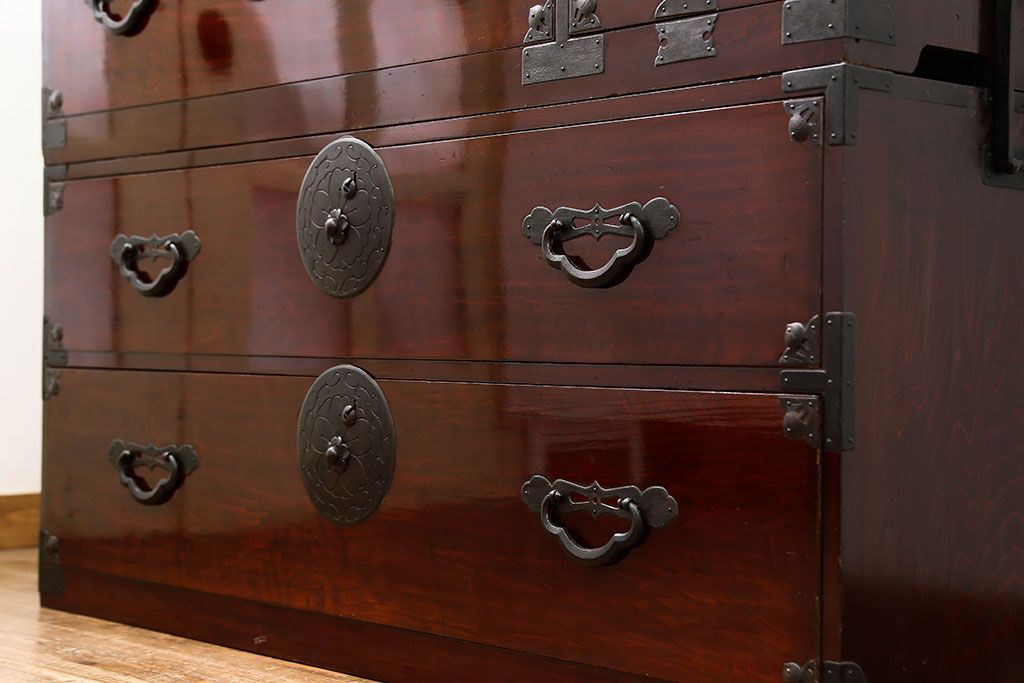 アンティーク家具　古民具・骨董 極上品、状態抜群の美しい前面欅材　米沢箪笥　(時代箪笥)