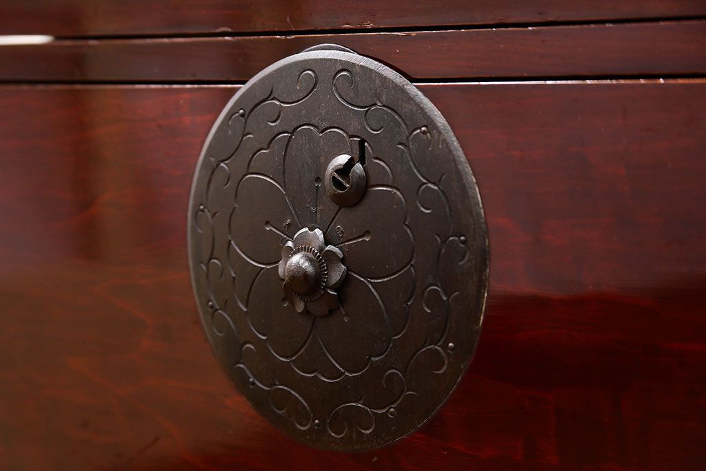 アンティーク家具　古民具・骨董 極上品、状態抜群の美しい前面欅材　米沢箪笥　(時代箪笥)