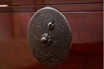 アンティーク家具　古民具・骨董 極上品、状態抜群の美しい前面欅材　米沢箪笥　(時代箪笥)