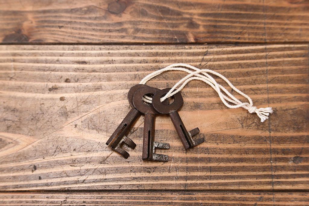 アンティーク家具　古民具・骨董 極上品、状態抜群の美しい前面欅材　米沢箪笥　(時代箪笥)