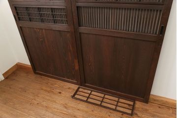 古民具・骨董 珍しいデザインの裏障子付き格子戸2枚セット(和風建具)