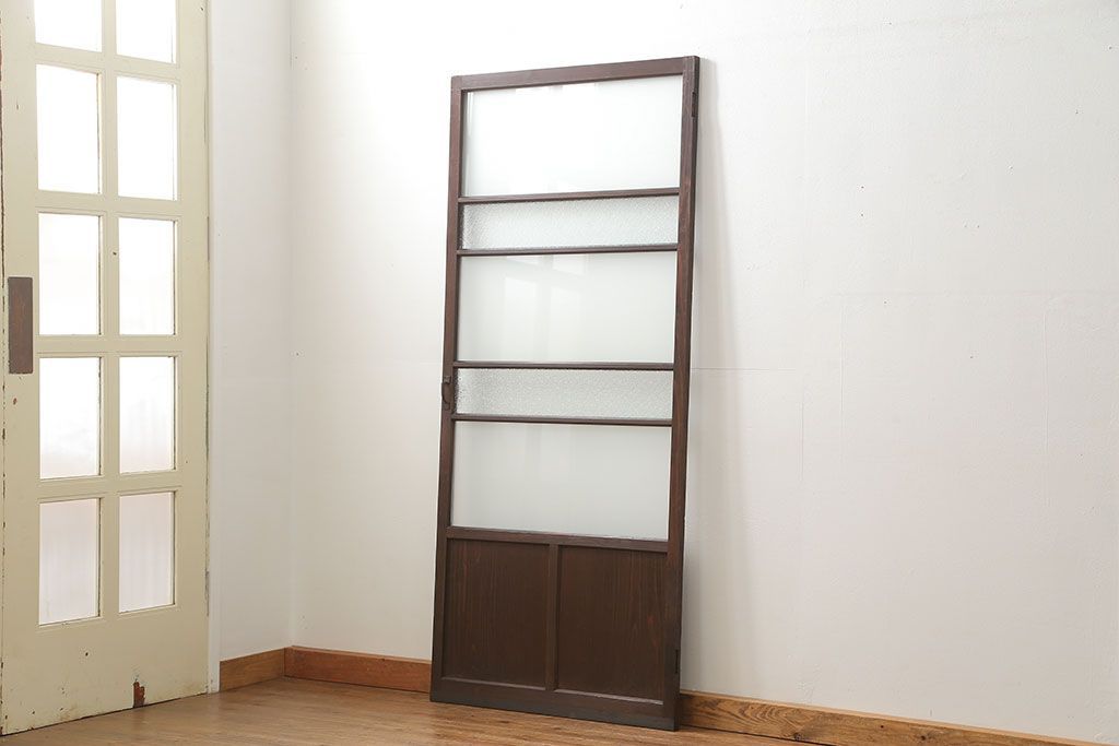 アンティーク ダイヤガラスとすりガラスのシンプルな扉