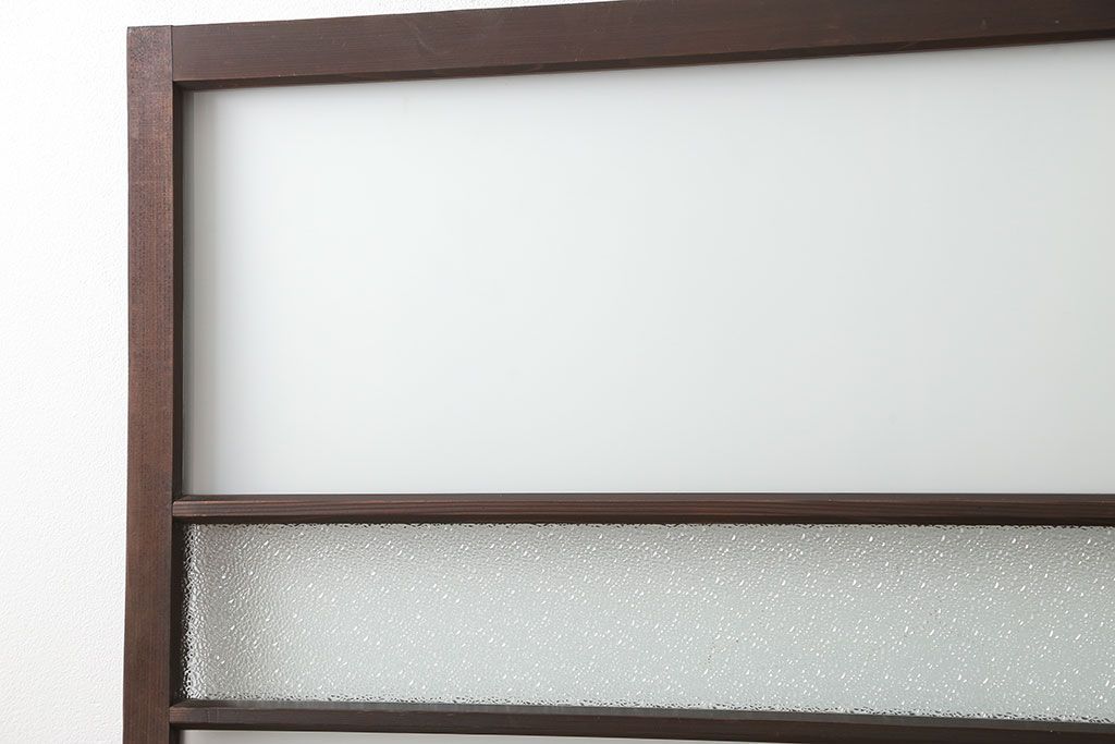 アンティーク ダイヤガラスとすりガラスのシンプルな扉