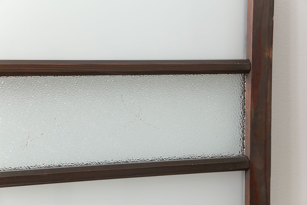 アンティーク ダイヤガラスとすりガラスのシンプルな扉