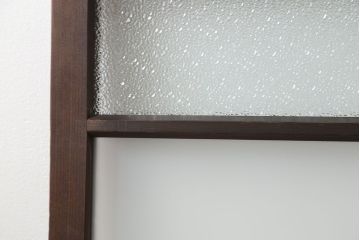 アンティーク ダイヤガラスとすりガラスのシンプルな扉