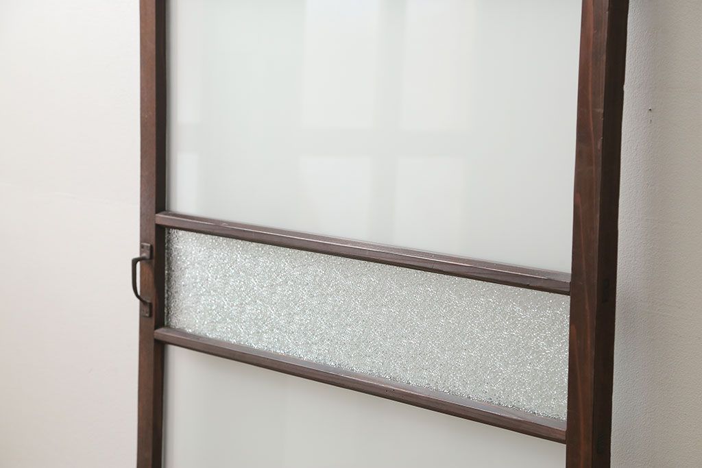 アンティーク ダイヤガラスとすりガラスのシンプルな扉